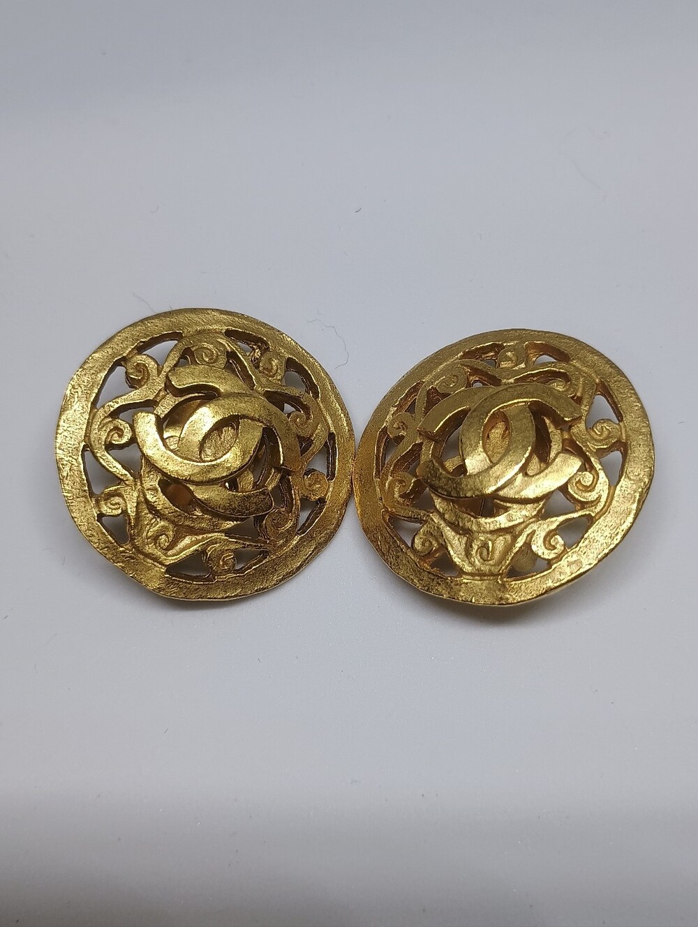 Chanel Paris CC Fall 1995 Gold Plated Round Earrings